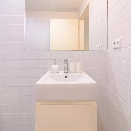 Charming 1-bedroom In Διαμέρισμα *