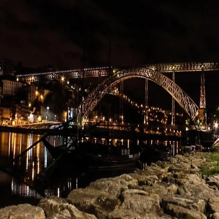 Charming 1-bedroom In Apartamento *